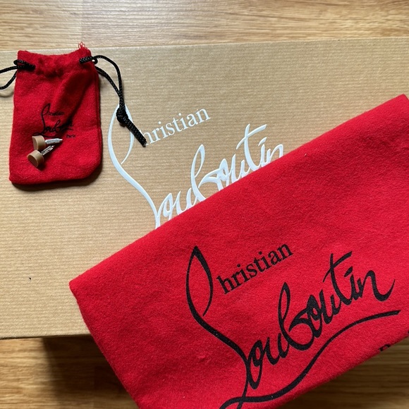 Christian Louboutin Pigalle 100 Nude Patent Leather (size 37.5 EU) - Picture 15 of 16